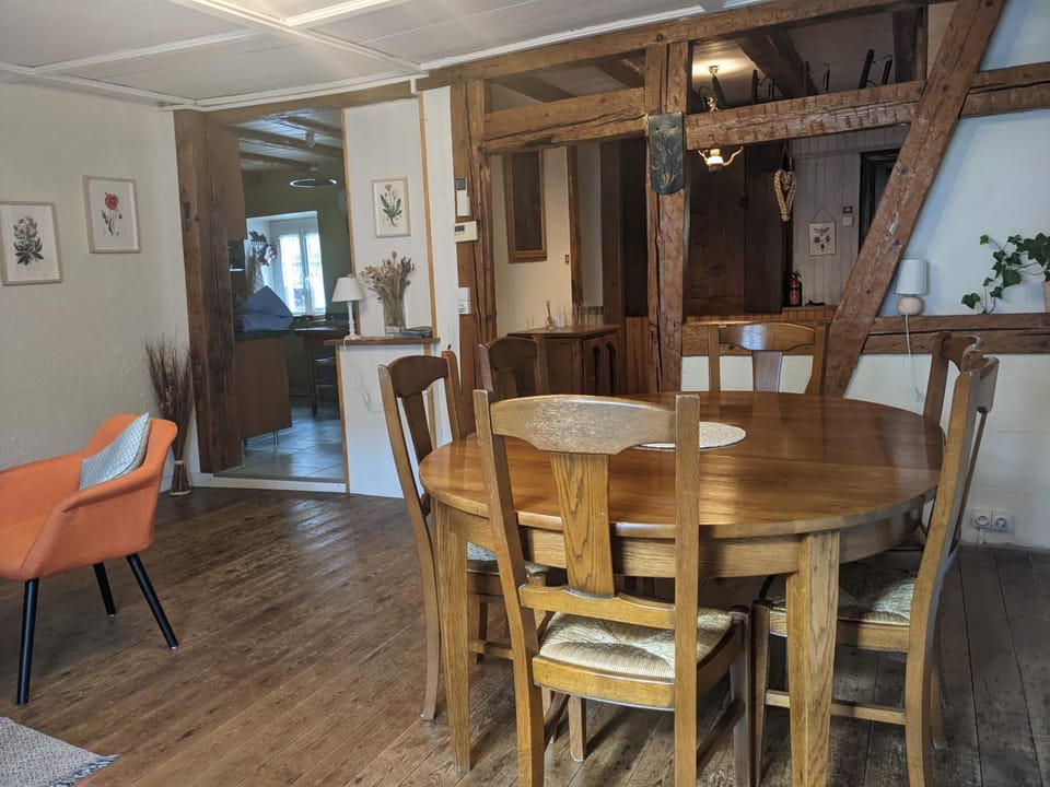 Living room, Seating area, Dining area