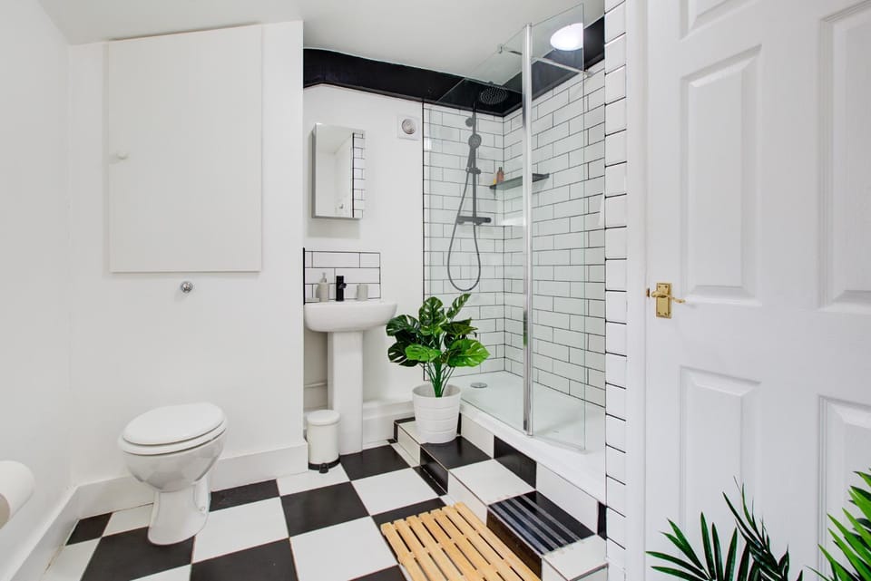 Shower, Toilet, Bathroom
