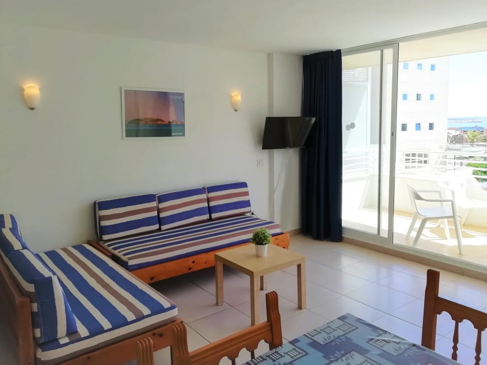 Living room, Seating area, Dining area, Area and facilities