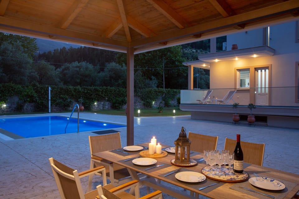 View (from property/room), Balcony/Terrace, Pool view, Swimming pool, sunbed