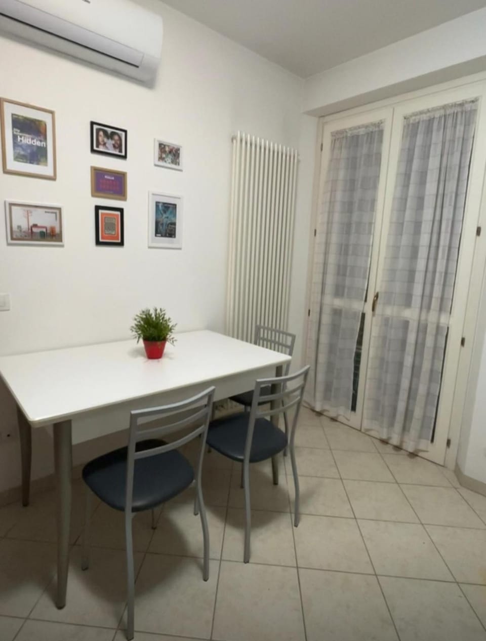 Kitchen or kitchenette, Living room, air conditioner
