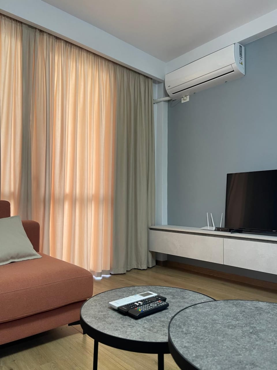 Communal lounge/ TV room, TV and multimedia, Living room, air conditioner