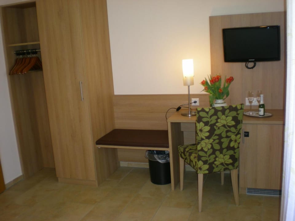 TV and multimedia, Seating area
