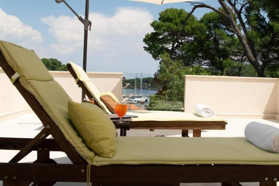 View (from property/room), Balcony/Terrace, sunbed