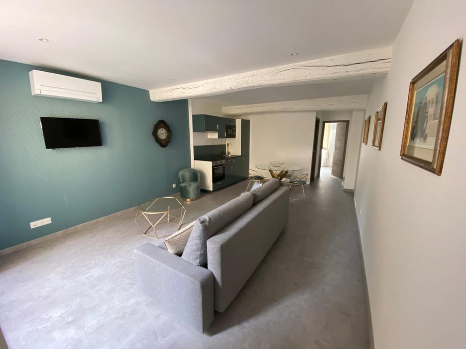 TV and multimedia, Kitchen or kitchenette, Living room, Dining area