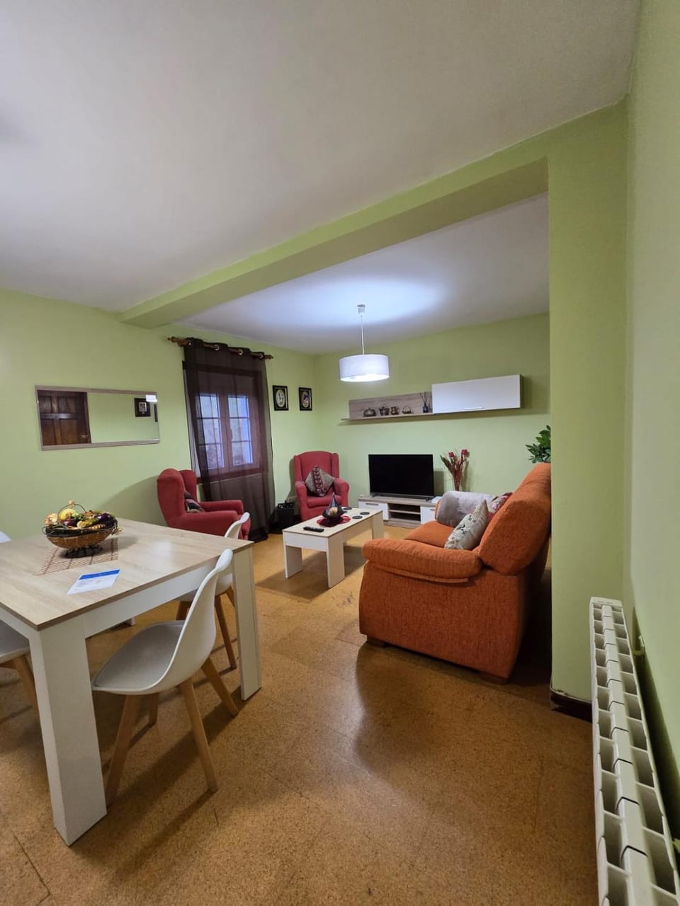 TV and multimedia, Living room, Seating area, Dining area