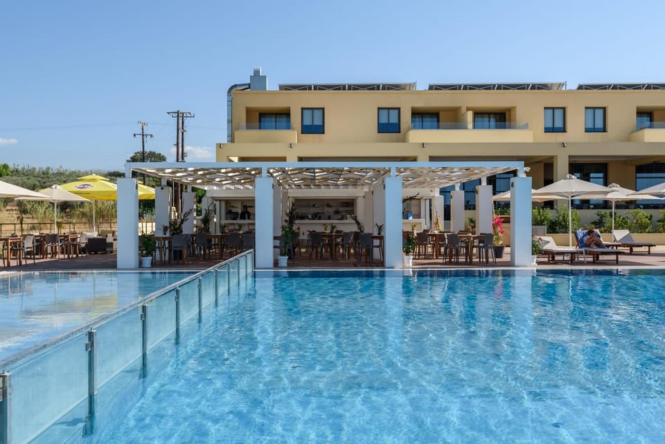 Restaurant/places to eat, Swimming pool