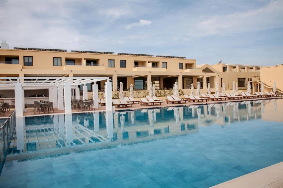 Restaurant/places to eat, Swimming pool