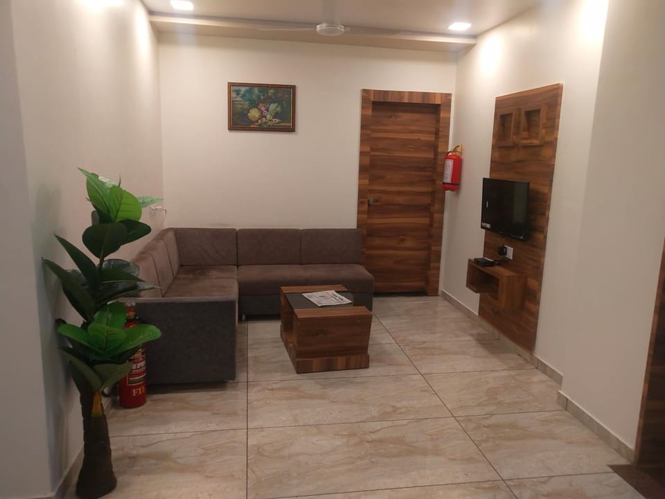 Nightclub / DJ, Lobby or reception, Lounge or bar, Seating area