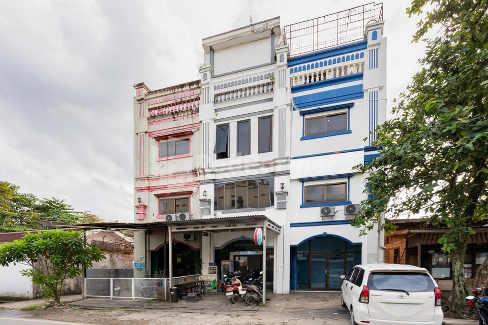 Facade/entrance