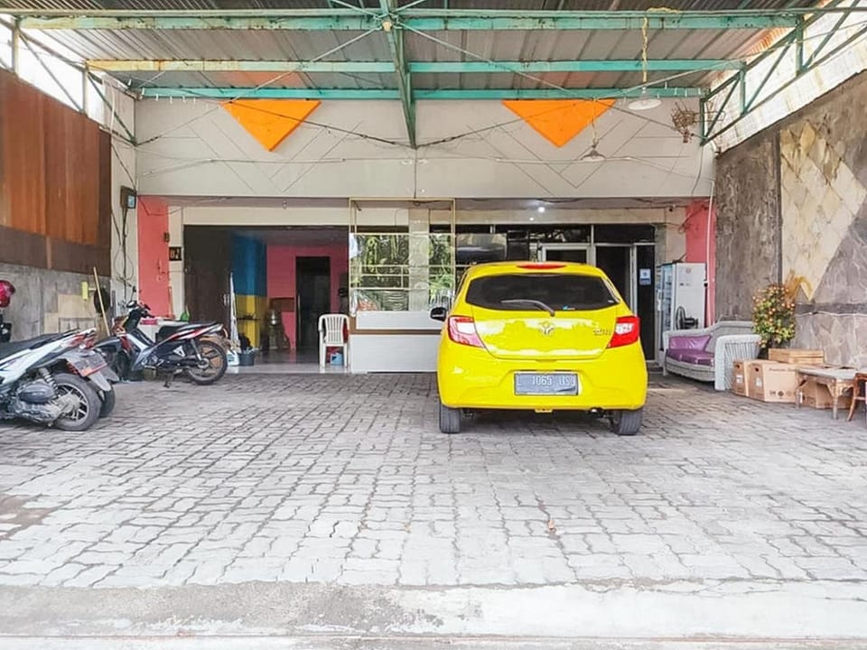 Facade/entrance, Parking