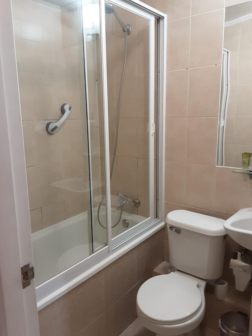 Shower, Toilet, Property building, Bathroom