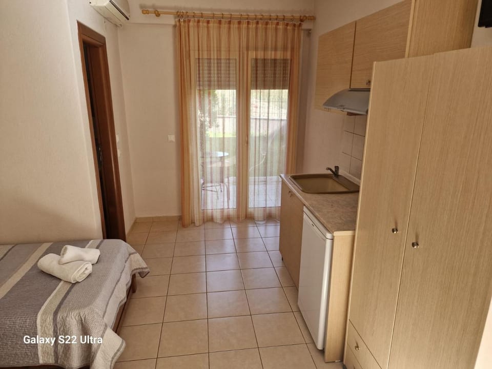 GOLDEN SUN STUDIOS Apartment hotel in Halkidiki