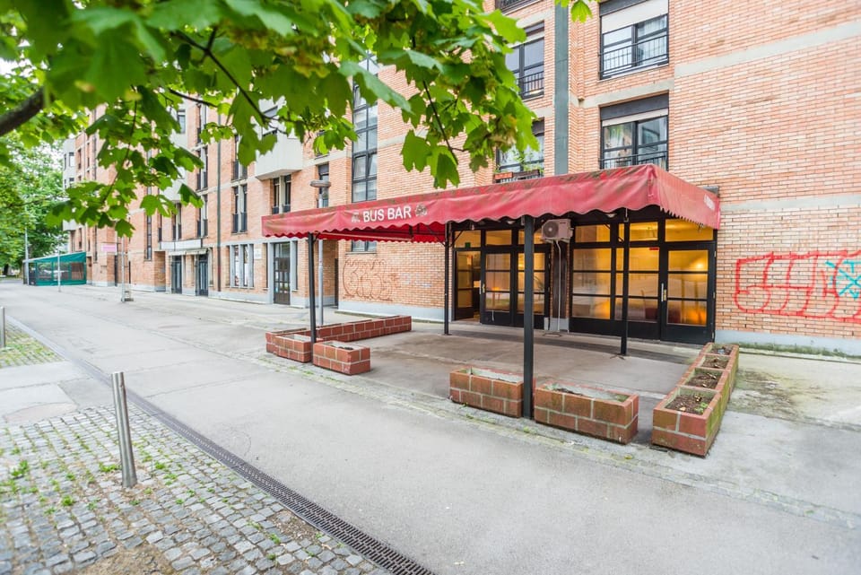 Patio, Facade/entrance