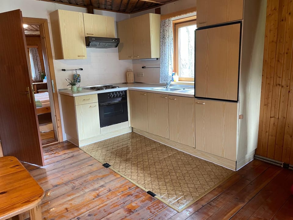 Kitchen or kitchenette, oven