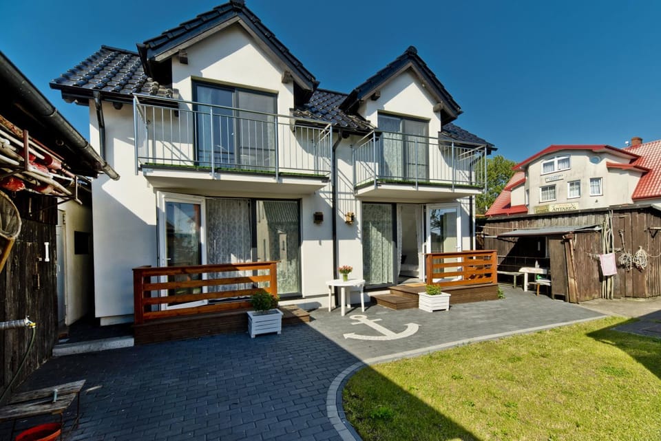 Property building, Day, Neighbourhood