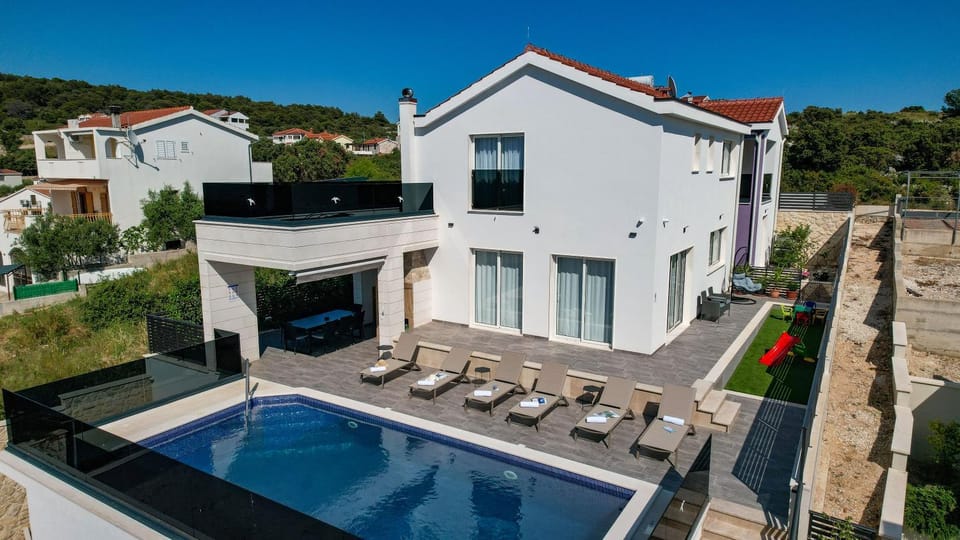 Property building, Pool view, Swimming pool