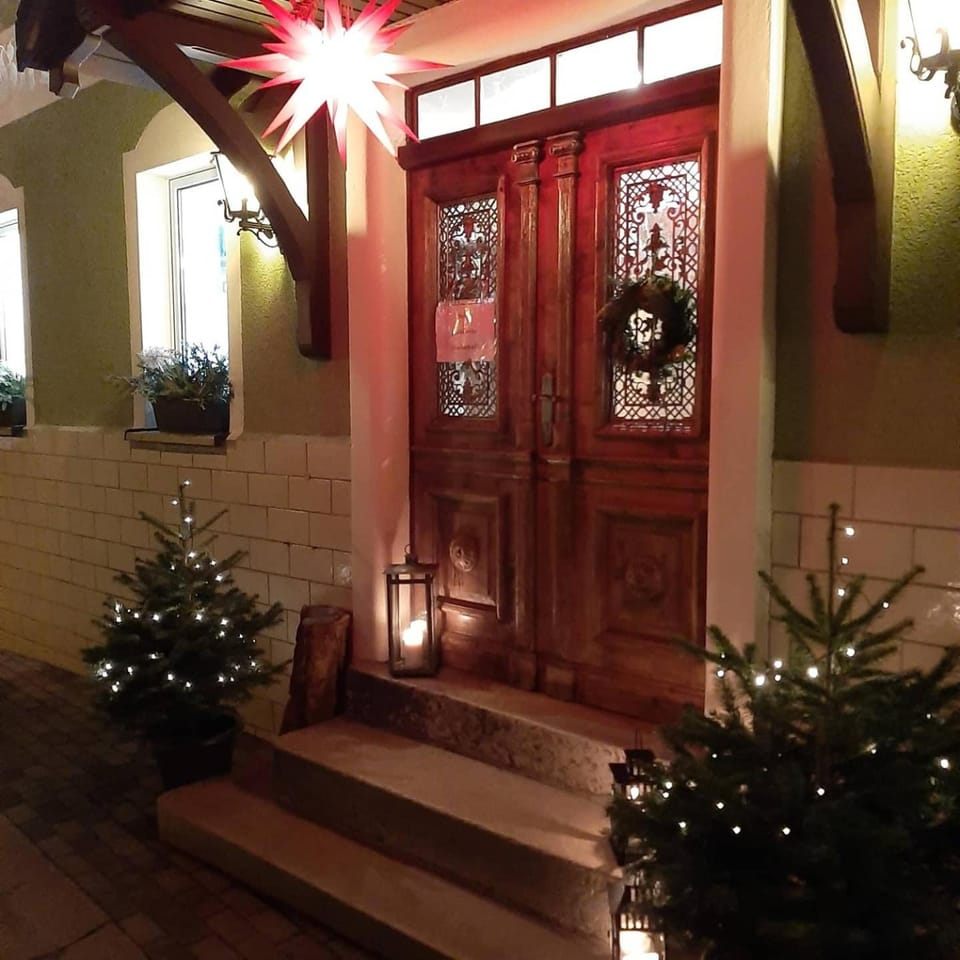 Facade/entrance