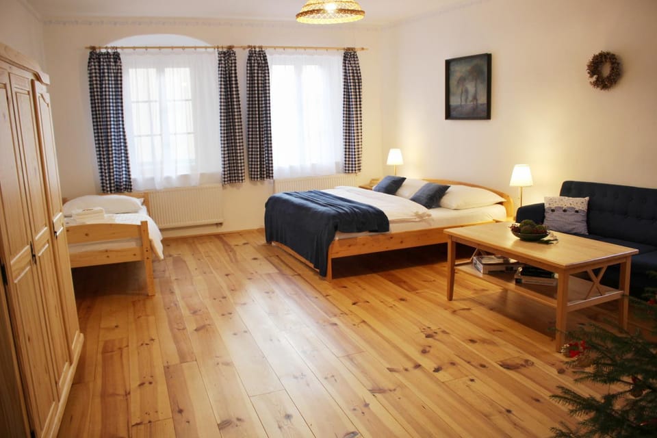 Communal lounge/ TV room, Bed, Living room, Photo of the whole room, Decorative detail, Decorative detail, Seating area, Bedroom, Guests, Guests, Area and facilities, Area and facilities, group of guests, Family, Family