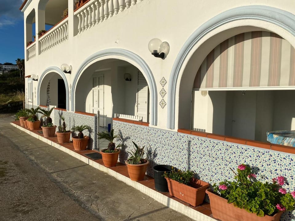 Le Residenze di Dolores - On Citara Beach Apartment in Forio