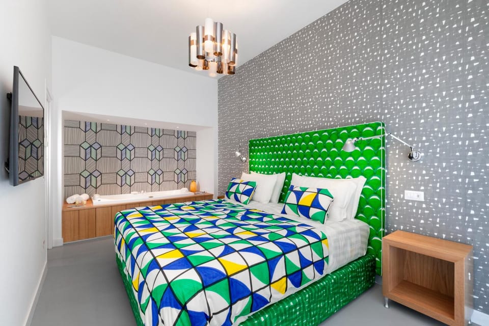 Photo of the whole room, Bedroom, Bath
