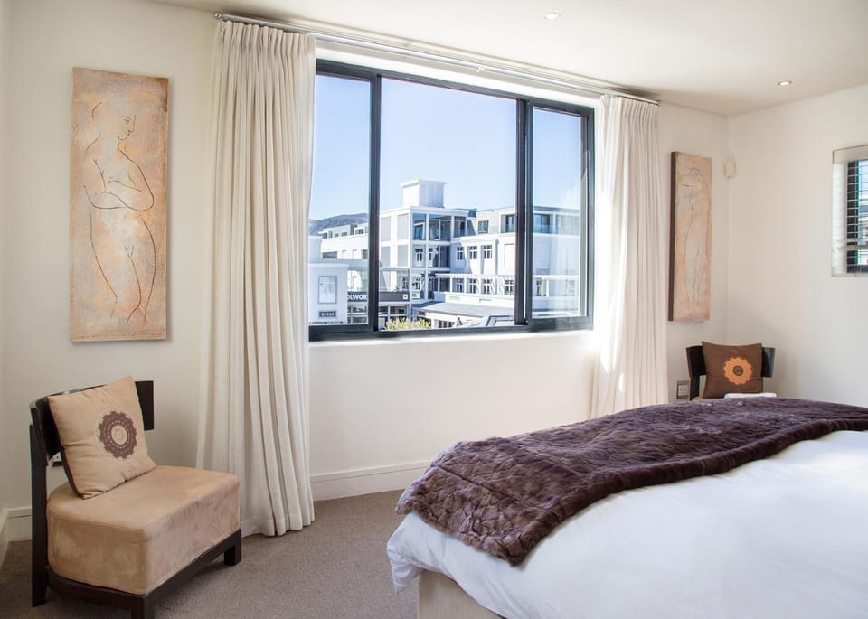 Marine Square Luxury Suites Apartment in Hermanus