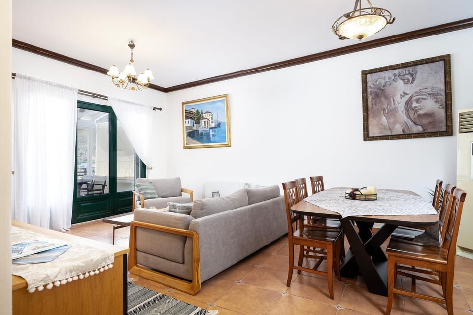 Seating area, Dining area