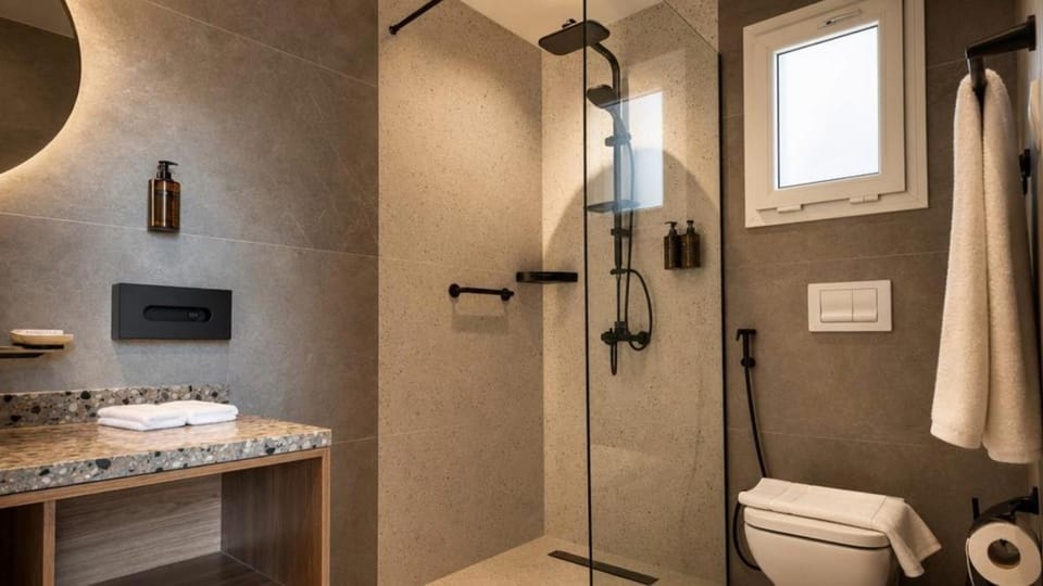Shower, Toilet, Bathroom, towels