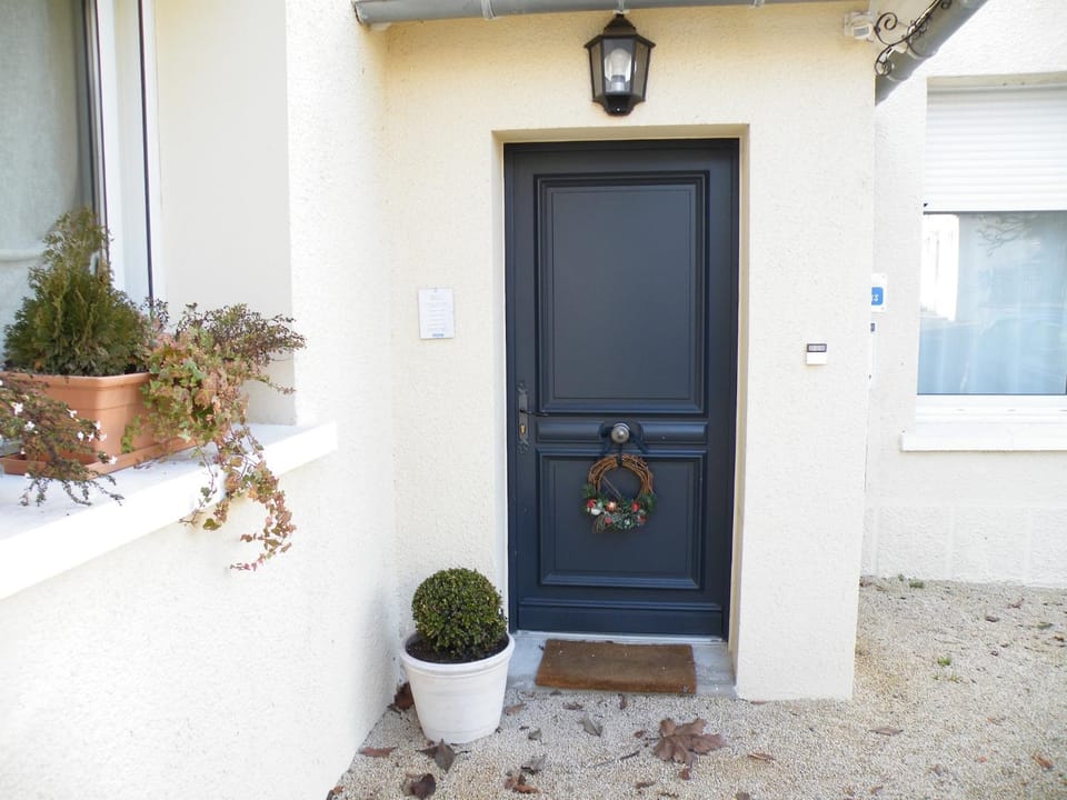 Property building, Facade/entrance, Internal: Not applicable to any particular room