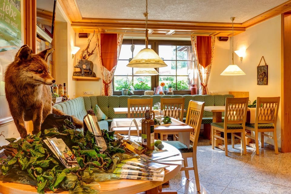 Lounge or bar, Breakfast