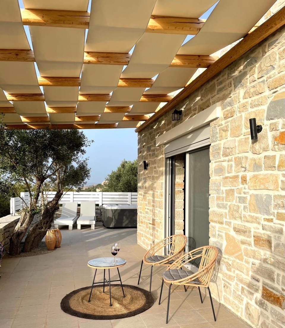 Property building, Hot Tub, Inner courtyard view