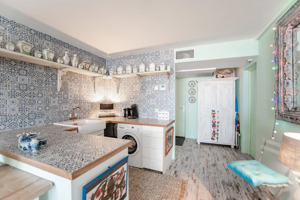 Kitchen or kitchenette, Living room, Bedroom