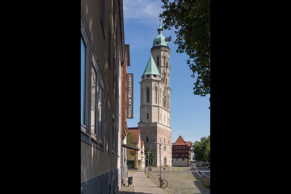 Landmark view, Street view