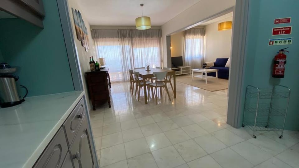 Kitchen or kitchenette, Seating area, Dining area