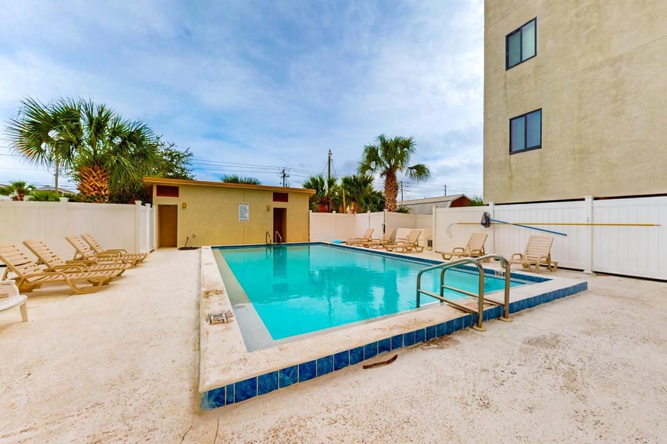 Sand Castle Villa #26 Apartment in Lower Grand Lagoon