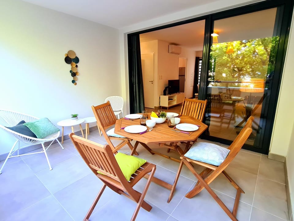 Patio, Patio, Balcony/Terrace, Balcony/Terrace, Decorative detail, Seating area, Dining area