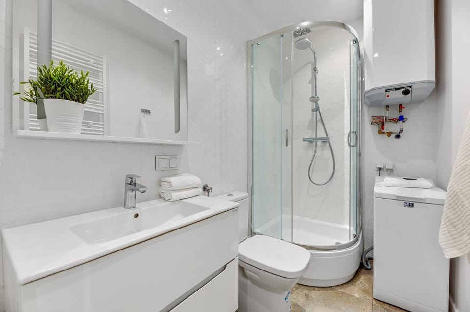 Shower, Toilet, Bathroom