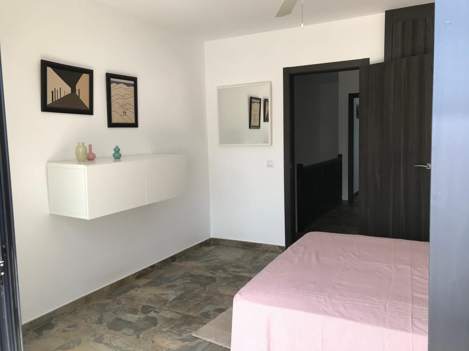 Photo of the whole room, Bedroom