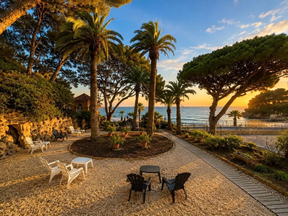 Garden, Sea view