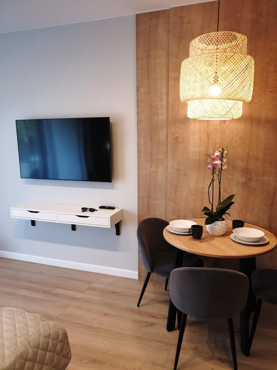 Living room, Photo of the whole room