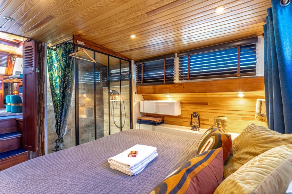 Shower, Bathroom, View (from property/room), River view, towels, air conditioner
