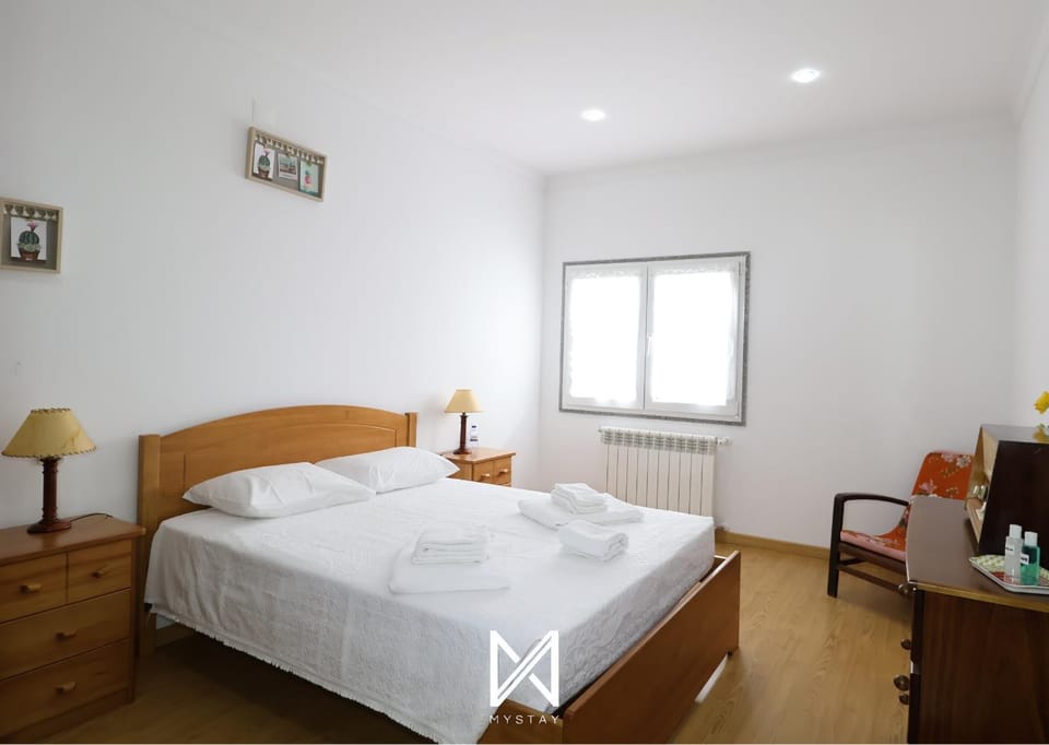 Bed, Bedroom, internet