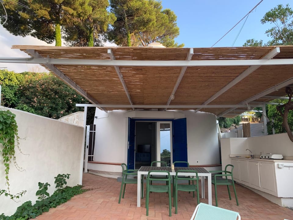 Facade/entrance, Balcony/Terrace
