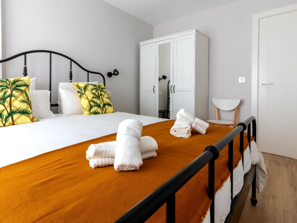 Bed, Photo of the whole room, Bedroom