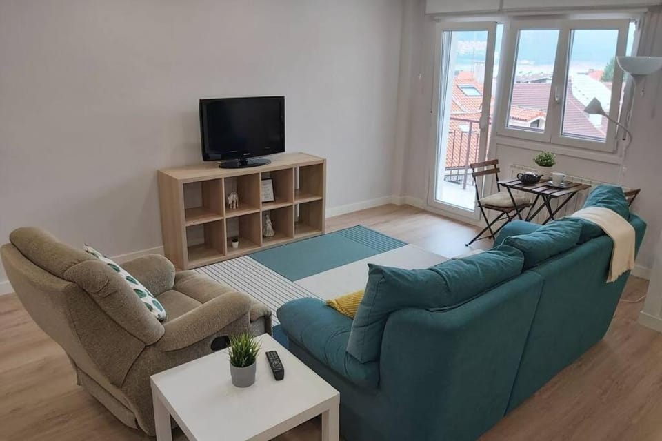 TV and multimedia, Living room, Lounge or bar, Seating area
