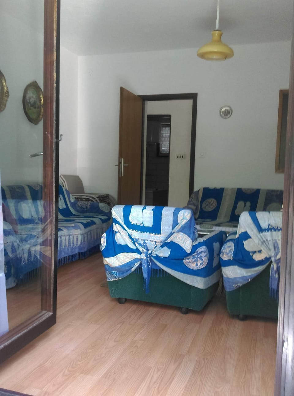 Living room, Photo of the whole room
