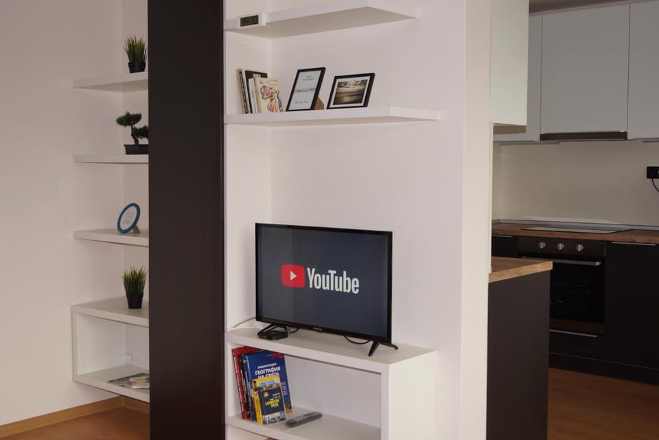 Communal lounge/ TV room, TV and multimedia