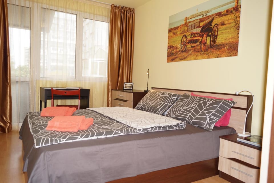 Bed, Photo of the whole room, Bedroom