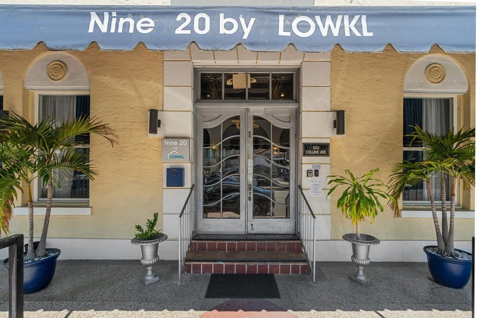 Facade/entrance