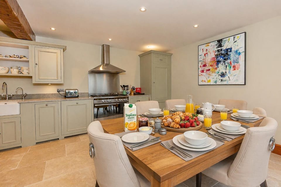 Creamery Cottage with Games room and Free Parking Apartment in England